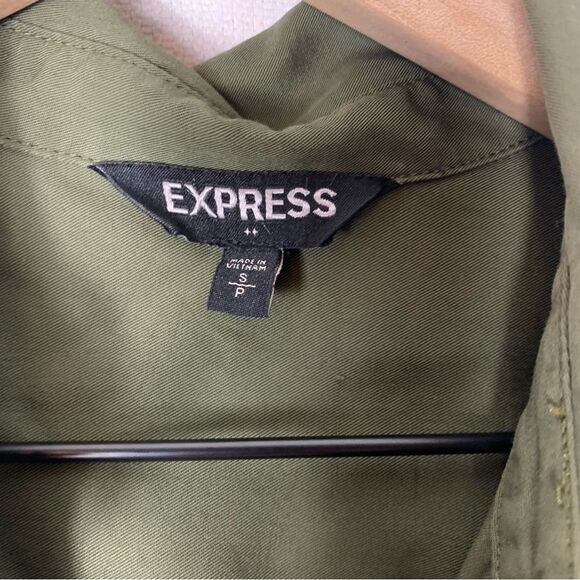 Express Woman's Button Down with 2 Front Pockets Size Small - Picture 6 of 7